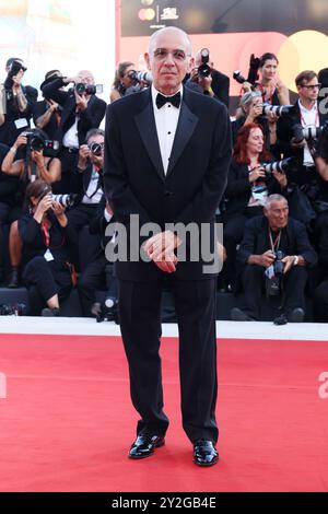 VENISE, ITALIE - AOÛT 28 : Giuseppe Tornatore assiste à un tapis rouge pour le film 'Beetlejuice Beetlejuice' lors du 81e Festival international du film de Venise le 28 août 2024 à Venise, Italie. (Photo Mark Cape/Insidefoto) Banque D'Images