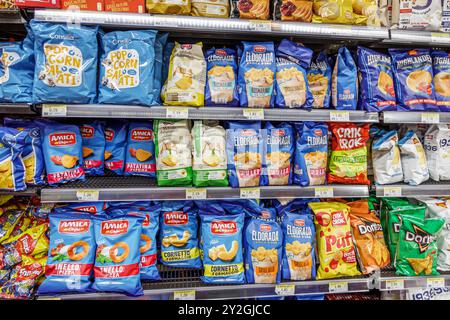 Rome Italie, via del Pozzetto, Tigre Supermercado, épicerie de supermarché, étagères affichage de la nourriture de vente, intérieur, sacs chips casse-croûte alimentaire, Eldorada Amic Banque D'Images