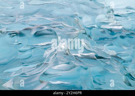 Détail de l'iceberg glaciaire provenant de la glace vêlée au large du glacier LeConte, Alaska du Sud-est, États-Unis, Océan Pacifique. Banque D'Images