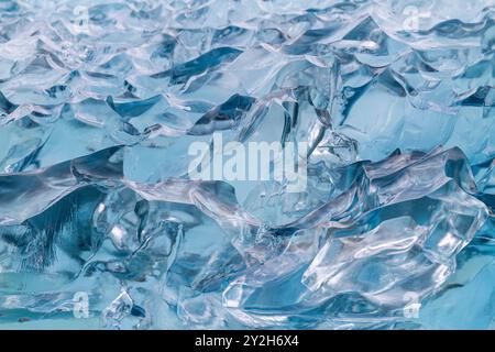 Détail de l'iceberg glaciaire provenant de la glace vêlée au large du glacier LeConte, Alaska du Sud-est, États-Unis, Océan Pacifique. Banque D'Images