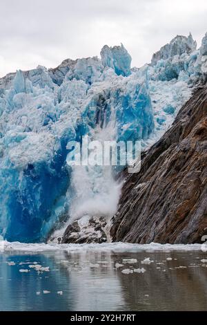 Vues panoramiques du sud du glacier Sawyer dans la région de Tracy Arm - Fords Terror Wilderness dans le sud-est de l'Alaska, États-Unis. Banque D'Images