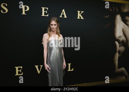 New York, États-Unis. 09th Sep, 2024. Mackenzie Davis marchant sur le tapis rouge au Speak No Evil Premiere Help au DGA New York Theater, NY le 9 septembre 2024 (photo de Dinara Khairova/Sipa USA) crédit : Sipa USA/Alamy Live News Banque D'Images
