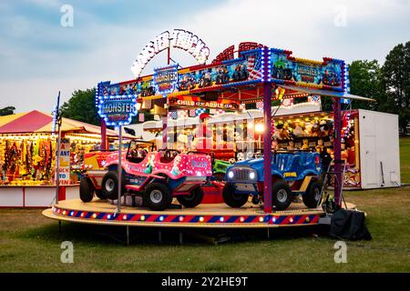 Carrousel à une foire itinérante Saffron Walden, Essex, Royaume-Uni Banque D'Images