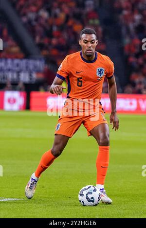 Amsterdam, pays-Bas. 10 septembre 2024. AMSTERDAM, PAYS-BAS - 10 SEPTEMBRE : Ryan Gravenberch, originaire des pays-Bas, contrôle le ballon lors du match du groupe 3 de la Ligue des Nations 2024/2025 de l'UEFA entre les pays-Bas et l'Allemagne à la Johan Cruijff Arena le 10 septembre 2024 à Amsterdam, pays-Bas. (Photo par Andre Weening/Orange Pictures) crédit : Orange pics BV/Alamy Live News Banque D'Images