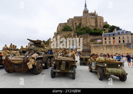 Reconstitution de la seconde Guerre mondiale pour la libération de la Normandie. Acteurs habillés en uniforme d'infanterie amérindienne d'époque. Mont Saint Michel. France. Banque D'Images