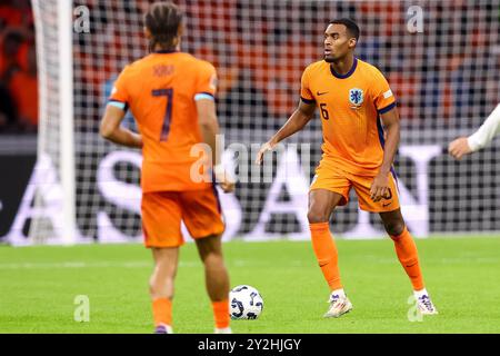 Amsterdam, pays-Bas. 10 septembre 2024. AMSTERDAM, PAYS-BAS - 10 SEPTEMBRE : Ryan Gravenberch, originaire des pays-Bas, court avec le ballon lors du match du groupe 3 de la Ligue des Nations 2024/2025 de l'UEFA entre les pays-Bas et l'Allemagne à la Johan Cruijff Arena le 10 septembre 2024 à Amsterdam, pays-Bas. (Photo de Peter Lous/Orange Pictures) crédit : Orange pics BV/Alamy Live News Banque D'Images