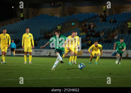 Charlie Allen, l'Irlandais du Nord, marque le premier but de son équipe lors du match qualificatif du groupe F pour le Championnat UEFA Euro U21 au Ballymena Showgrounds, dans le comté d'Antrim. Date de la photo : mardi 10 septembre 2024. Banque D'Images