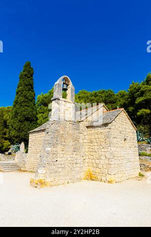 Église de Nicolas, chapelle rustique médiévale du 13ème siècle sur la colline de Marjan, Split, Croatie Banque D'Images