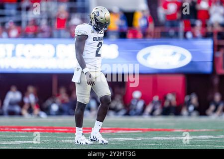 Lincoln, ne. U.S. 7th Sep, 2024. - Le quarterback Shedeur Sanders des Buffaloes du Colorado (2) se dirige vers la ligne de touche en action lors d'un match de football de la Division 1 de la NCAA entre les Buffalos du Colorado et les Cornhuskers du Nebraska au Memorial Stadium de Lincoln, ne. Nebraska a gagné 28-10.fréquentation : 86,906,398e à guichet libre consécutif. Michael Spomer/Cal Sport Media (crédit image : © Michael Spomer/Cal Sport Media). Crédit : csm/Alamy Live News Banque D'Images