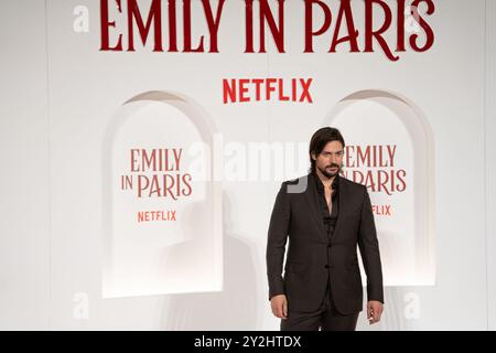 Lucas Bravo assiste au tapis rouge de la quatrième saison ''Emily in Paris'' au Space Cinema Moderno Roma à Rome, en Italie, le 10 septembre 2024. (Photo de Luca Carlino/NurPhoto)0 crédit : NurPhoto SRL/Alamy Live News Banque D'Images