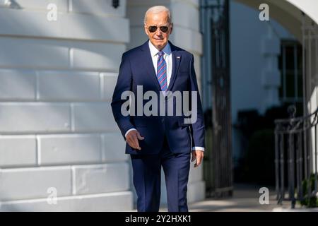 Le président AMÉRICAIN Joe Biden marche pour embarquer à bord de Marine One sur la pelouse sud de la Maison Blanche à Washington, DC, États-Unis. 10 septembre 2024. Le président Biden, accompagné du candidat démocrate à la présidence et du vice-président Kamala Harris, participera à la cérémonie de commémoration annuelle de 9/11. Crédit : Sipa USA/Alamy Live News Banque D'Images