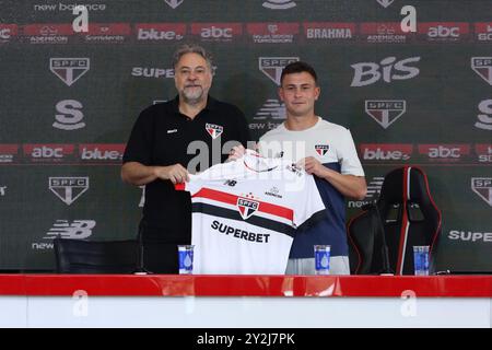 Présentation de la nouvelle signature du São Paulo FC, le milieu de terrain Santiago Longo, au Barra Funda Training Center, à l'ouest de São Paulo, ce mardi 10 août. Crédit : Brazil photo Press/Alamy Live News Banque D'Images