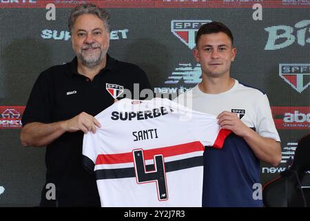 Présentation de la nouvelle signature du São Paulo FC, le milieu de terrain Santiago Longo, au Barra Funda Training Center, à l'ouest de São Paulo, ce mardi 10 août. Crédit : Brazil photo Press/Alamy Live News Banque D'Images