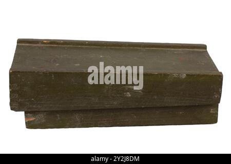 Mines terrestres primitives des séries PMD-6, PMD-7 et PMD-57 de l'Union soviétique. Isolé sur fond blanc. Banque D'Images