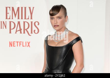 Rome, Italie. 10 septembre 2024. Camille Razat assiste au tapis rouge de la série télévisée « Emily in Paris 4 » netflix au Space Cinema Moderno. Crédit : SOPA images Limited/Alamy Live News Banque D'Images