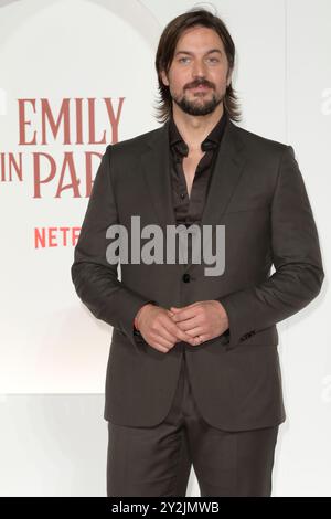 Rome, Italie. 10 septembre 2024. Lucas Bravo assiste au tapis rouge de la série télévisée netflix 'Emily in Paris 4' au Space Cinema Moderno. (Photo de Mario Cartelli/SOPA images/SIPA USA) crédit : SIPA USA/Alamy Live News Banque D'Images