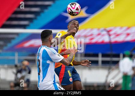 Barranquilla, Colombie. 10 septembre 2024. Jhon Arias de Colombie se bat pour le ballon de possession avec Cristian Romero d'Argentine, lors du match entre la Colombie et l'Argentine pour le 8e tour des qualifications FIFA 2026, au stade Roberto Melendez Metropolitan, à Barranquilla, Colombie, le 10 septembre 2024 photo : Jose Pino/DiaEsportivo/Alamy Live News Credit : DiaEsportivo/Alamy Live News Banque D'Images