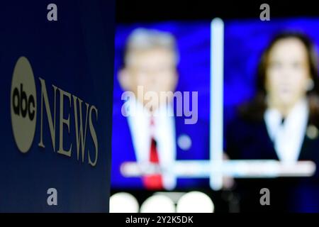 Philadelphie, États-Unis. 10 septembre 2024. Le vice-président Kamala Harris et l'ancien président Donald Trump prennent la parole pour le débat présidentiel ABC News au National Constitution Center à Philadelphie, PA, États-Unis, le 10 septembre 2024. (Photo de Bastiaan Slabbers/Sipa USA) crédit : Sipa USA/Alamy Live News Banque D'Images