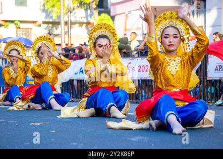 Danse Batin kemuning de Riau sur le 3ème carnaval BEN. Cette danse est pour les invités traditionnels et les invités d'honneur dans le but de divertissement Banque D'Images