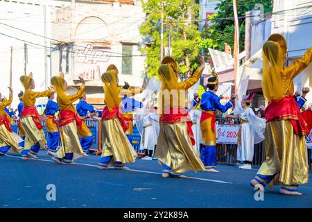 Danse Batin kemuning de Riau sur le 3ème carnaval BEN. Cette danse est pour les invités traditionnels et les invités d'honneur dans le but de divertissement Banque D'Images