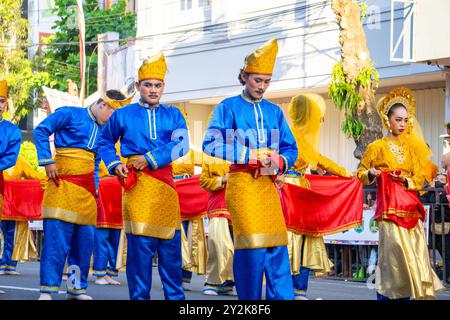 Danse Batin kemuning de Riau sur le 3ème carnaval BEN. Cette danse est pour les invités traditionnels et les invités d'honneur dans le but de divertissement Banque D'Images