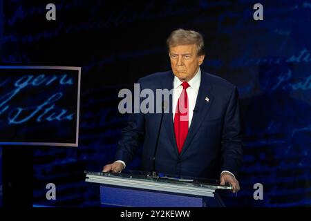 Philadelphie, Pennsylvanie, États-Unis. 10 septembre 2024. L’ancien président DONALD TRUMP sur scène lors du débat présidentiel d’ABC News. (Image de crédit : Michael le Brecht II/ABC News via ZUMA Press Wire) USAGE ÉDITORIAL SEULEMENT! Non destiné à UN USAGE commercial ! Banque D'Images