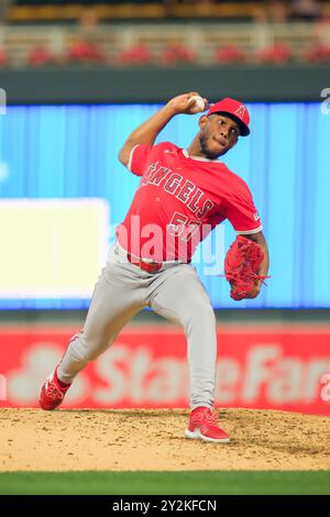 Minneapolis, Minnesota, États-Unis. 10 septembre 2024. Le lanceur de secours des Angels de Los Angeles, ROANSY CONTRERAS, n°57, a disputé un match de baseball de la MLB entre les Twins du Minnesota et les Angels de Los Angeles au Target Field. Les Twins ont gagné 10-5. (Crédit image : © Steven Garcia/ZUMA Press Wire) USAGE ÉDITORIAL SEULEMENT! Non destiné à UN USAGE commercial ! Banque D'Images