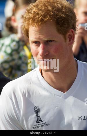 Prince Harry participant à un match de football à cinq avec des joueurs et des étudiants néo-zélandais U20, The Cloud, Auckland, Nouvelle-Zélande, samedi, 16 mai 2015. Banque D'Images