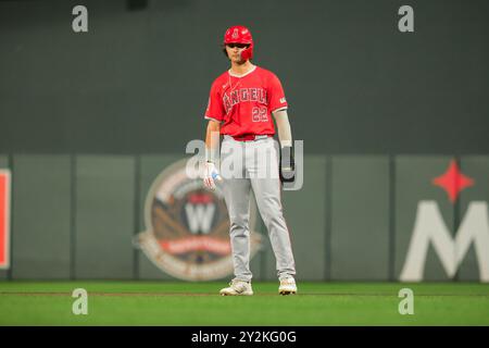 Minneapolis, Minnesota, États-Unis. 10 septembre 2024. BRYCE TEODOSIO #22 du centre des Angels de Los Angeles suit après avoir obtenu son premier coup MLB lors d'un match de baseball MLB entre les Twins du Minnesota et les Angels de Los Angeles au Target Field. Les Twins ont gagné 10-5. (Crédit image : © Steven Garcia/ZUMA Press Wire) USAGE ÉDITORIAL SEULEMENT! Non destiné à UN USAGE commercial ! Banque D'Images