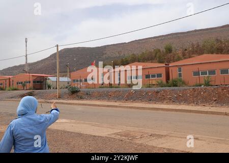 Premier anniversaire du tremblement de terre du 8 septembre 2023 à Asni au pied du Haut Atlas au Maroc : école détruite par le tremblement de terre et rebu Banque D'Images