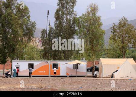 Premier anniversaire du tremblement de terre du 8 septembre 2023 à Asni au pied du Haut Atlas au Maroc : école détruite par le tremblement de terre et rebu Banque D'Images