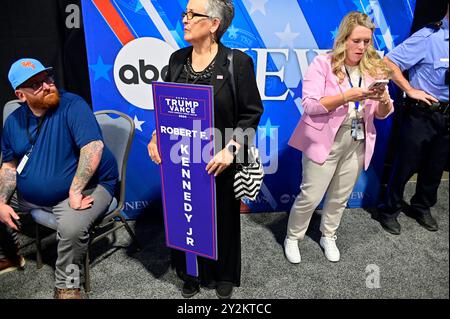 Philadelphie, États-Unis. 10 septembre 2024. Le vice-président Kamala Harris et l'ancien président Donald Trump se sont affrontés pour le débat présidentiel ABC News au National Constitution Center à Philadelphie, PA, États-Unis, le 10 septembre 2024. (Photo de Bastiaan Slabbers/Sipa USA) crédit : Sipa USA/Alamy Live News Banque D'Images