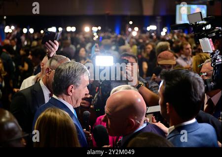 Philadelphie, États-Unis. 10 septembre 2024. Le vice-président Kamala Harris et l'ancien président Donald Trump se sont affrontés pour le débat présidentiel ABC News au National Constitution Center à Philadelphie, PA, États-Unis, le 10 septembre 2024. (Photo de Bastiaan Slabbers/Sipa USA) crédit : Sipa USA/Alamy Live News Banque D'Images