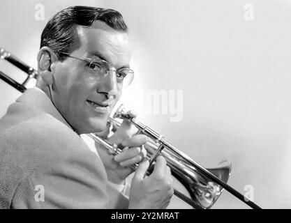 Légende du jazz et du big band avec son trombone 1942 - Billboard magazine Banque D'Images