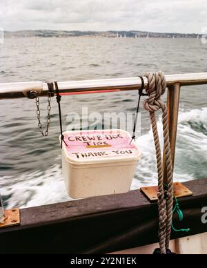 Boîte de conseils, Sea Spray iii, bateau de pêche au maquereau, Brixham, Devon, Angleterre, Royaume-Uni. Banque D'Images