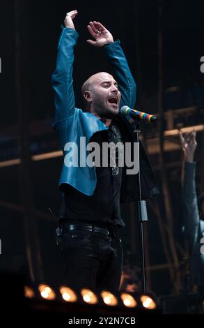 Milan Italie 13/07/2013:Giuliano Sangiorgi chanteur et guitariste du groupe italien Negramaro, lors du concert live au stade San Siro Banque D'Images