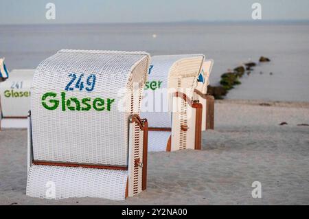 Miet-Strandkörbe am Strand der Ostsee. Symbolfoto, Themenfoto Grömitz, 10.09.2024 *** Location de chaises de plage sur la plage de la mer Baltique symbole photo, thème photo Grömitz, 10 09 2024 Foto:xB.xSchubertx/xFuturexImagex strandkoerbe 4904 Banque D'Images