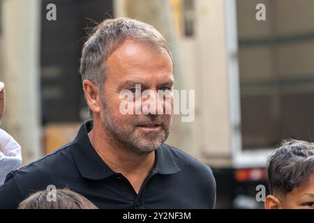 Barcelone, Espagne. 11 septembre 2024. Les autorités politiques et les personnalités catalanes rendent hommage à la sculpture de Rafael Casanova, défenseur de la ville de Barcelone lors du siège de 1714, dans le cadre de la fête nationale de Catalogne. Autoridades pol&#xed;ticas y personalidades catalanas ofrecen ofrendas florales a la escultura de Rafael Casanova, Defensor de la ciudad de Barcelona durante el asedio de 1714, en el marco de la Diada Nacional de Catalu&#xf1;a.. Dans la photo : hansi film mercredi 11 septembre 2024 (photo par Eric Renom/LaPresse) crédit : LaPresse/Alamy Live News Banque D'Images