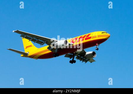 Avion Airbus A300 avion cargo DHL approche d'atterrissage pour l'Allemagne Leipzig Europe Banque D'Images