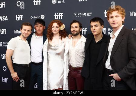Nicholas Podany, Corinne Britti, Taylor Gray, Billy Bryk, Mcabe Gregg à l’arrivée pour la première DU SAMEDI SOIR au Festival international du film de Toronto (TIFF) 2024, Royal Alexandra Theatre, Toronto (ONTARIO), le 10 septembre 2024. photo par : Collection JA/Everett Banque D'Images