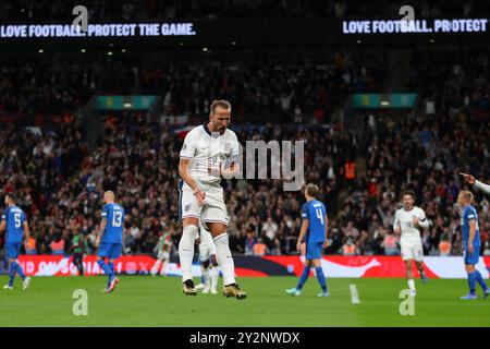 Londres, Royaume-Uni. 10 septembre 2024. Harry Kane, d'Angleterre, célèbre après avoir marqué le 2e but de son équipe. Angleterre v Finlande, match du groupe F de l'UEFA Nations League au stade de Wembley à Londres le mardi 10 septembre 2024. Usage éditorial exclusif. photo par Andrew Orchard/Andrew Orchard photographie sportive/Alamy Live News crédit : Andrew Orchard photographie sportive/Alamy Live News Banque D'Images