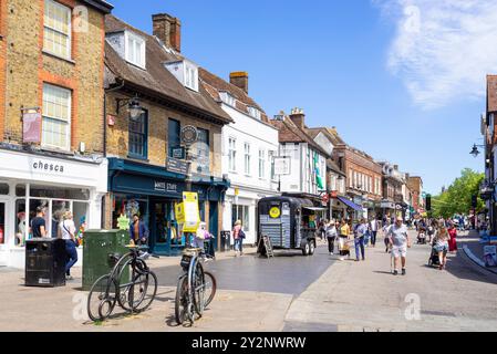 St Albans Hertfordshire magasins et personnes shopping place du marché St Albans centre ville St Albans Hertfordshire Angleterre UK GB Europe Banque D'Images