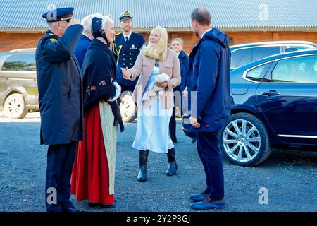 Storen 20240911. Le prince héritier norvégien Haakon et la princesse héritière mette-Marit visitent Storen lors de leur voyage à Trondelag. Photo : Lise Aaserud / NTB Banque D'Images