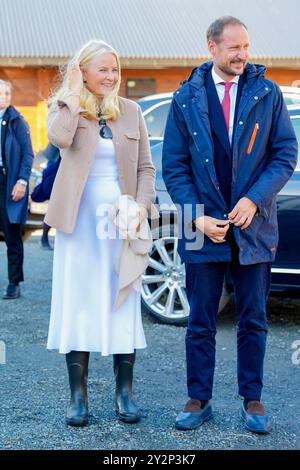 Storen 20240911. Le prince héritier norvégien Haakon et la princesse héritière mette-Marit visitent Storen lors de leur voyage à Trondelag. Photo : Lise Aaserud / NTB Banque D'Images