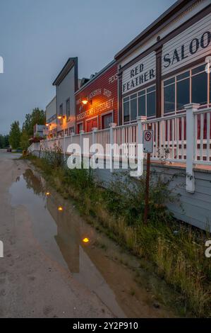 Dawson City, Yukon, Canada – 27 août 2024 : vue matinale d’un groupe d’entreprises Banque D'Images