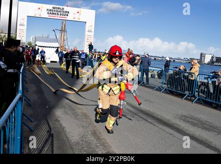 Aalborg, Danemark. 11 septembre 2024. James Sheen d'Angleterre concourent dans le groupe d'âge 30-34 ans concourt en uniforme complet et en équipement dans la compétition Worlds Toughest Firefighter au Championnat du monde des pompiers, 15e Jeux mondiaux des pompiers, à Aalborg mercredi 11 septembre 2024. (Photo : Henning Bagger/Ritzau Scanpix) crédit : Ritzau/Alamy Live News Banque D'Images