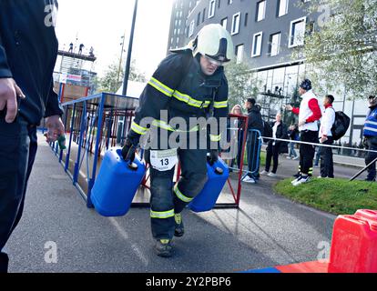 Aalborg, Danemark. 11 septembre 2024. Casper Kudahl du Danemark concourent dans le groupe d'âge 30-34 ans concourt en uniforme complet et en équipement dans la compétition World's Tough Firefighter au Championnat du monde des pompiers, 15ème World Firefighter Games, à Aalborg mercredi 11 septembre 2024. (Photo : Henning Bagger/Ritzau Scanpix) crédit : Ritzau/Alamy Live News Banque D'Images