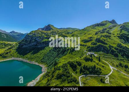 Nature alpine impressionnante au lac Formarin près de la Freiburger Hütte dans les Alpes du Vorarlberg Banque D'Images