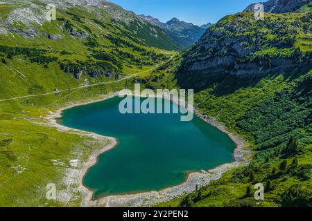 Nature alpine impressionnante au lac Formarin près de la Freiburger Hütte dans les Alpes du Vorarlberg Banque D'Images