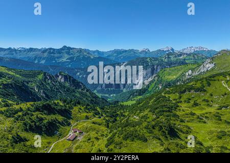Nature alpine impressionnante au lac Formarin près de la Freiburger Hütte dans les Alpes du Vorarlberg Banque D'Images